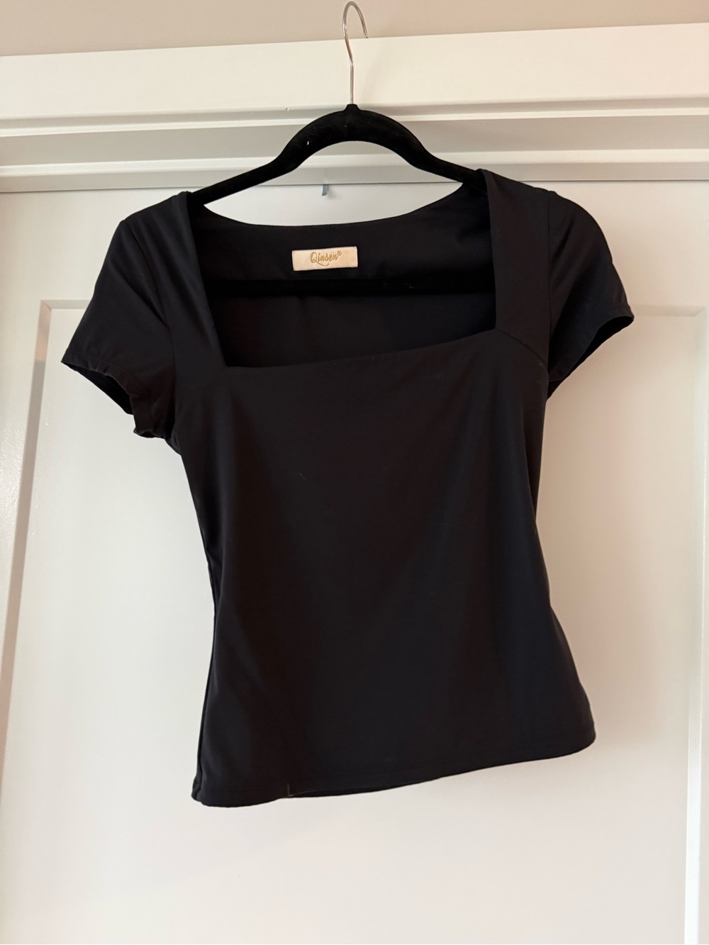 QINSEN Square-Neck Short Sleeve Top in Black